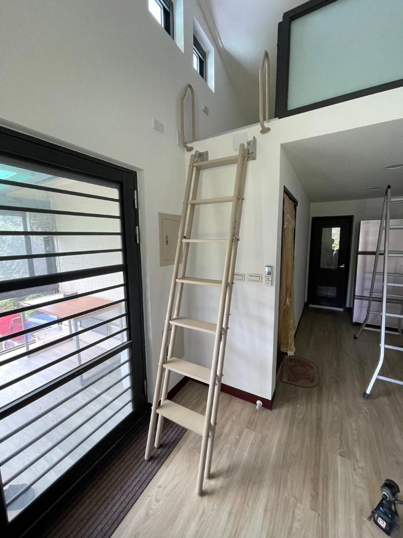 cầu thang gác xép